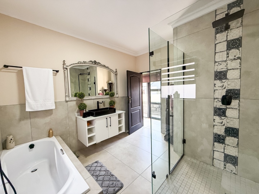 4 Bedroom Property for Sale in Meerhof North West